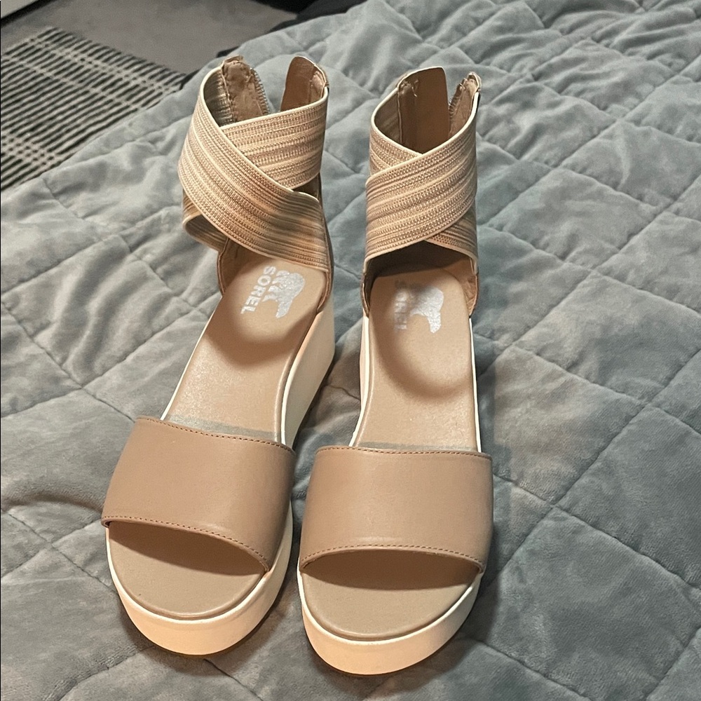 Sorel Women's Beige and Cream Sandals